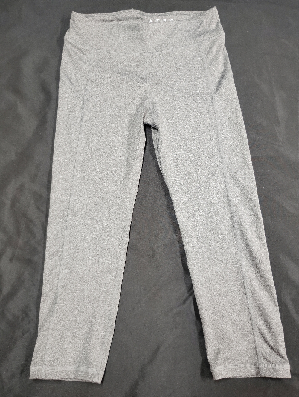 Alo Women’s Grey High-Rise Capris